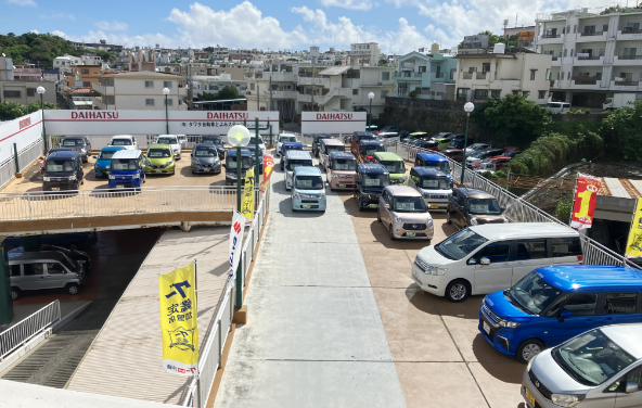 大展示場で中古車を常時展示